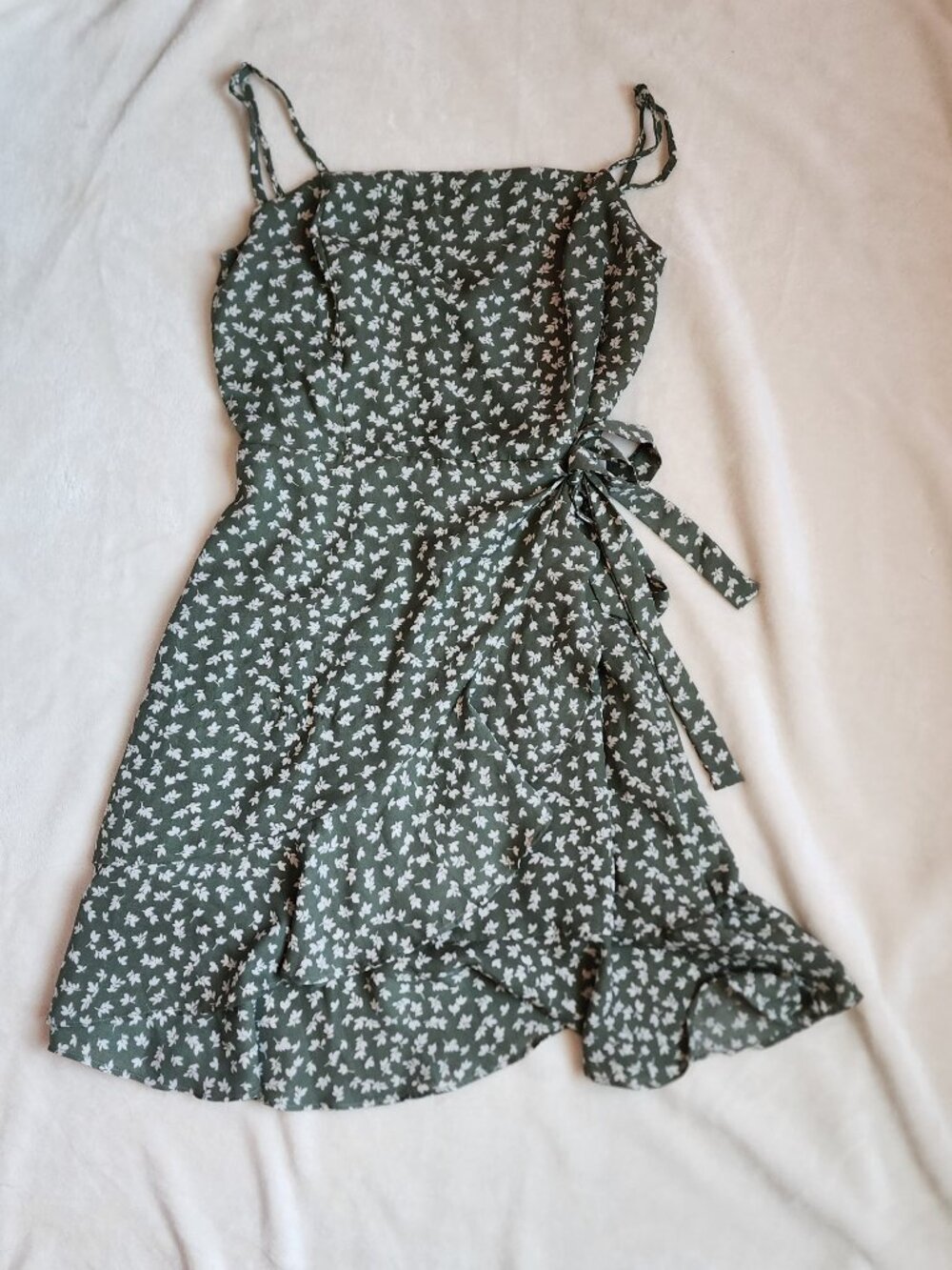 altered state thin strap sage wrap dress with white pattern